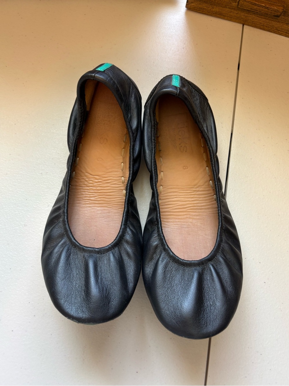 Tieks matte black ballet flats packable size 8 - Picture 2 of 9